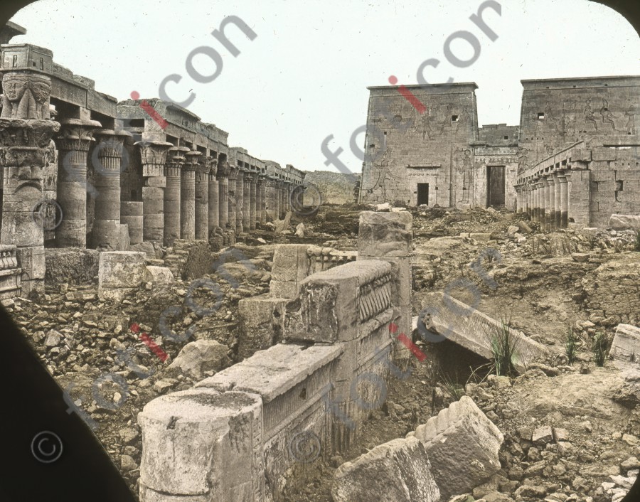 Insel Philae mit Isis-Tempel vor der Überwemmung | Philae Island with Isis Temple before the flooding (foticon-simon-008-070.jpg)